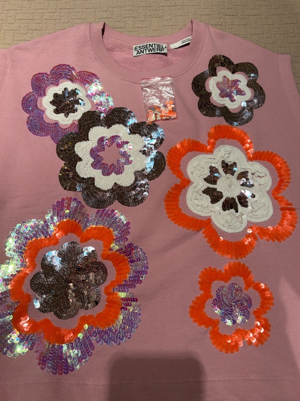Essentiel Antwerp Pink Floral Sequin Top - Picture 6 of 8